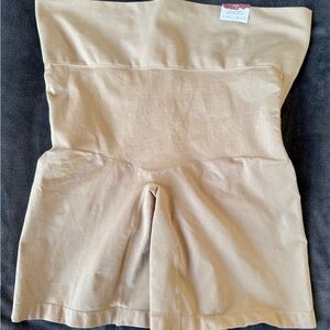 Cacique High-Waist Shaping Short in Beige